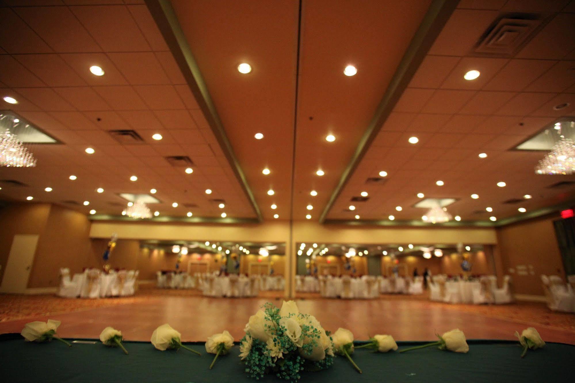 E Hotel Banquet&Conference Center Edison Restaurant photo